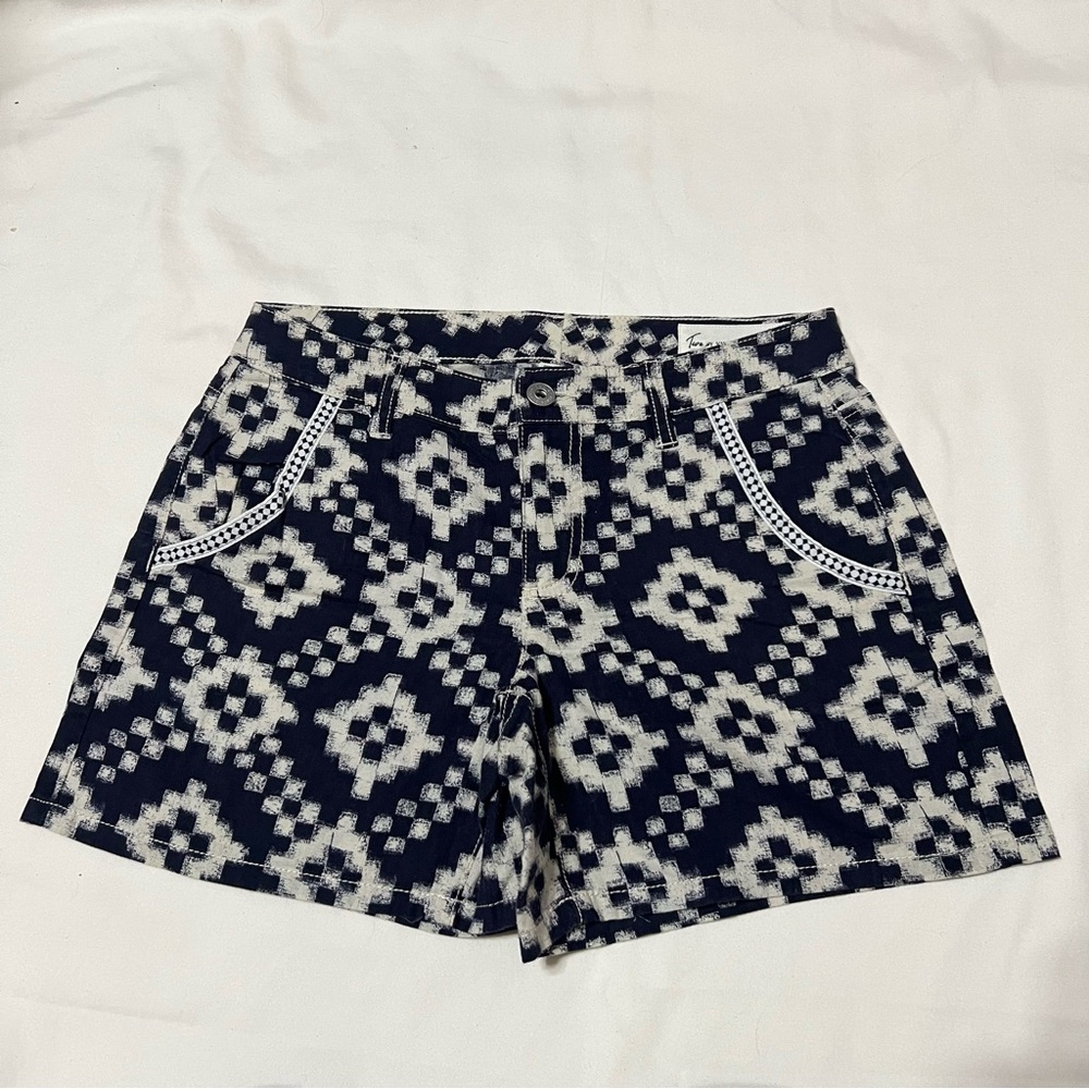 Vince Camuto Navy and White Patterned Women Shorts